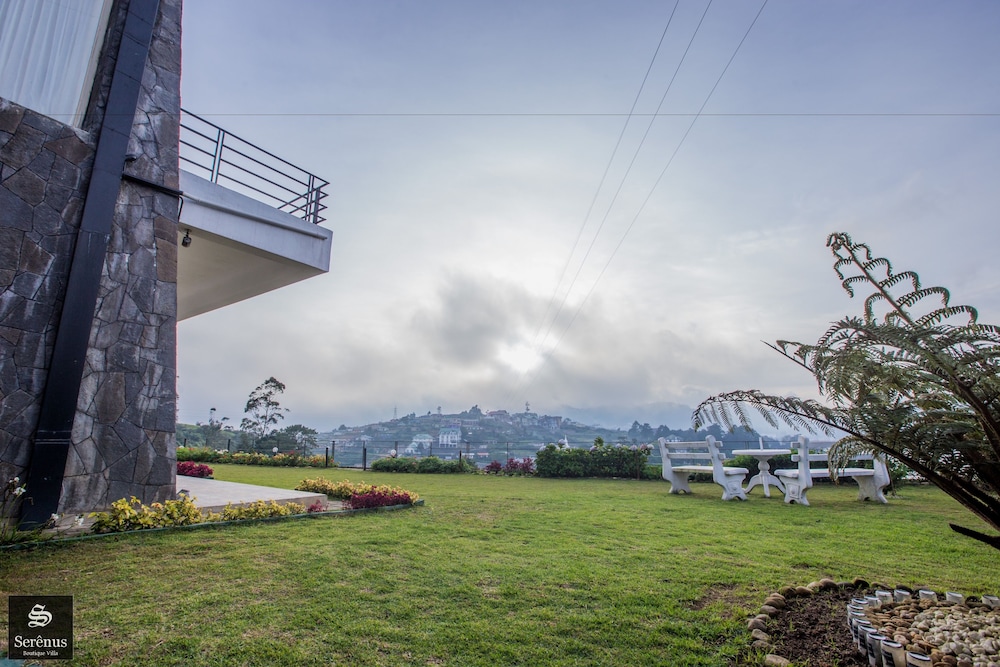 Serenus Boutique Villa 62/64