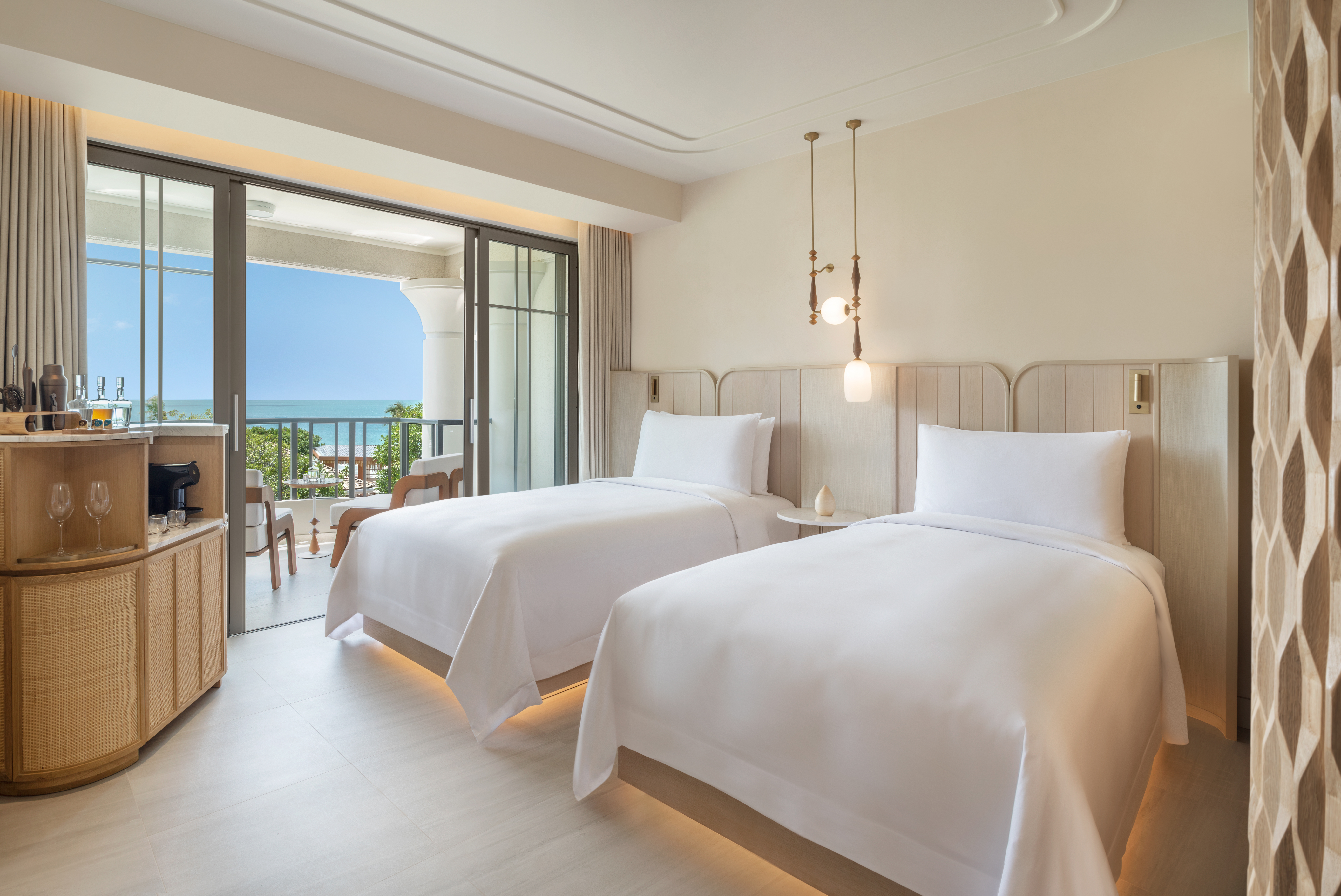 OCEAN, DELUXE, TWIN BEDS
