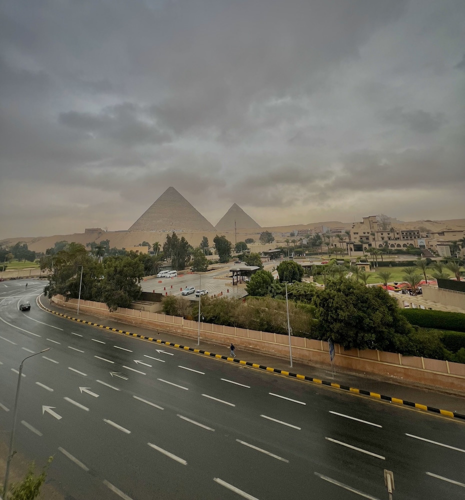 Turquoise Pyramids & Grand Egyptian museum view Hotel 47/50