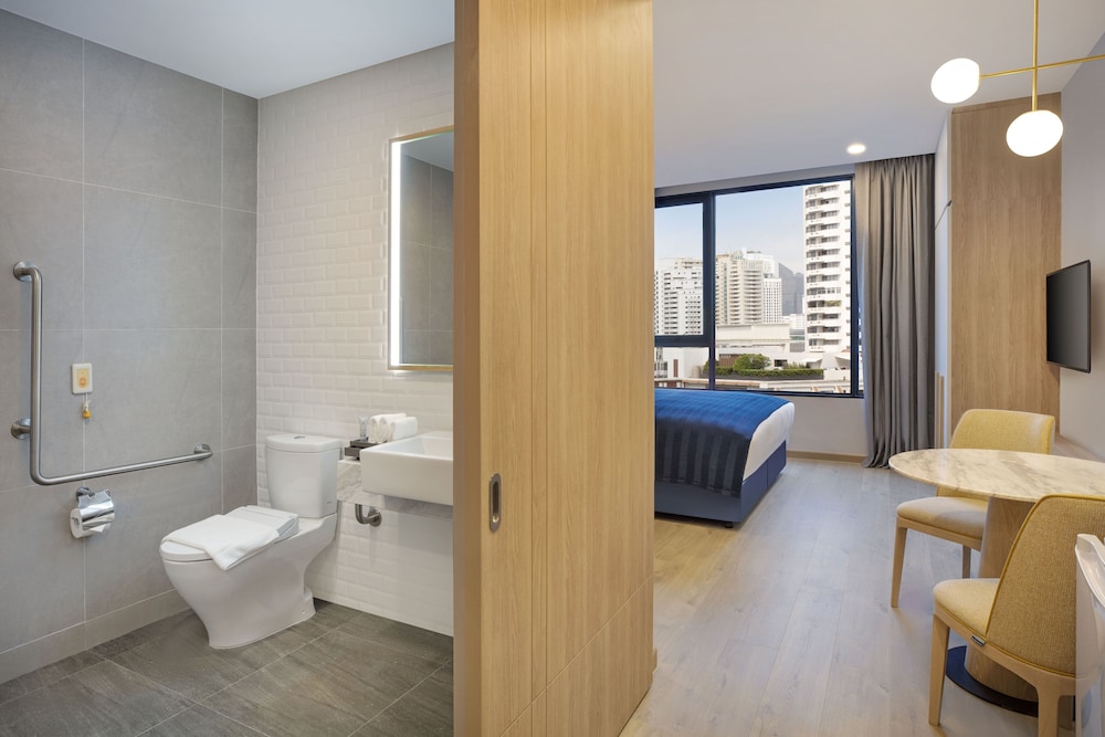 Staybridge Suites Bangkok Thonglor 18/80