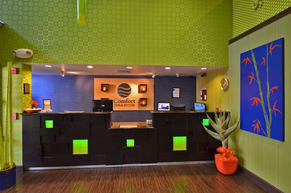 Comfort Inn & Suites Lantana - West Palm Beach South 8/40