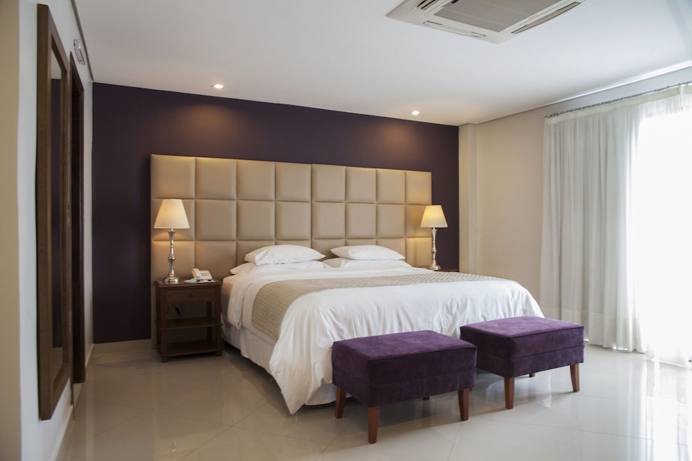 LAS LOMAS CASA HOTEL 30/75