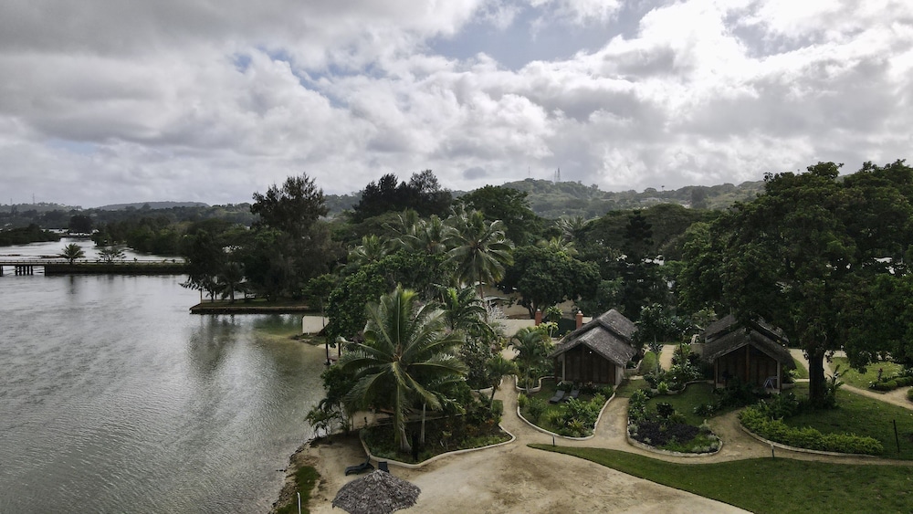Cocomo Resort 45/50