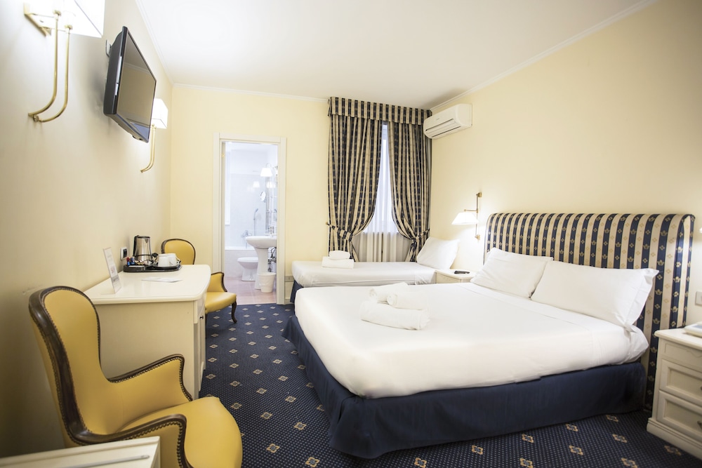 Napoleon Hotel 44/64