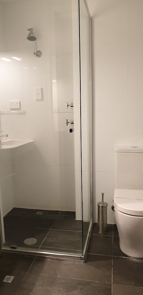 Belconnen Hotel Motel Serviced Apartments 12/48