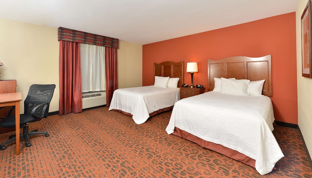 Hampton Inn Muscatine 12/35