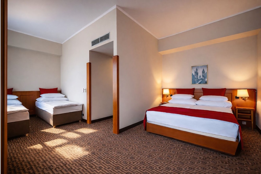 غرفة عائلية بسريرين منفصلين مع أريكة، Grand Hotel International 2/6