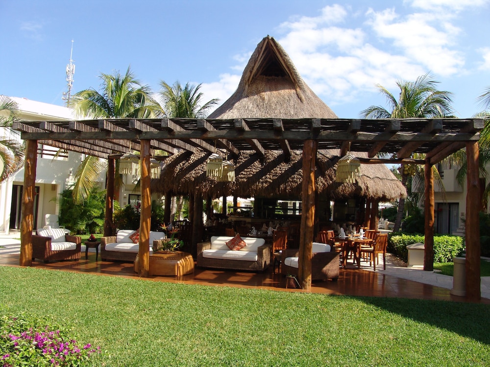 Laguna Suites Golf & Spa 48/50