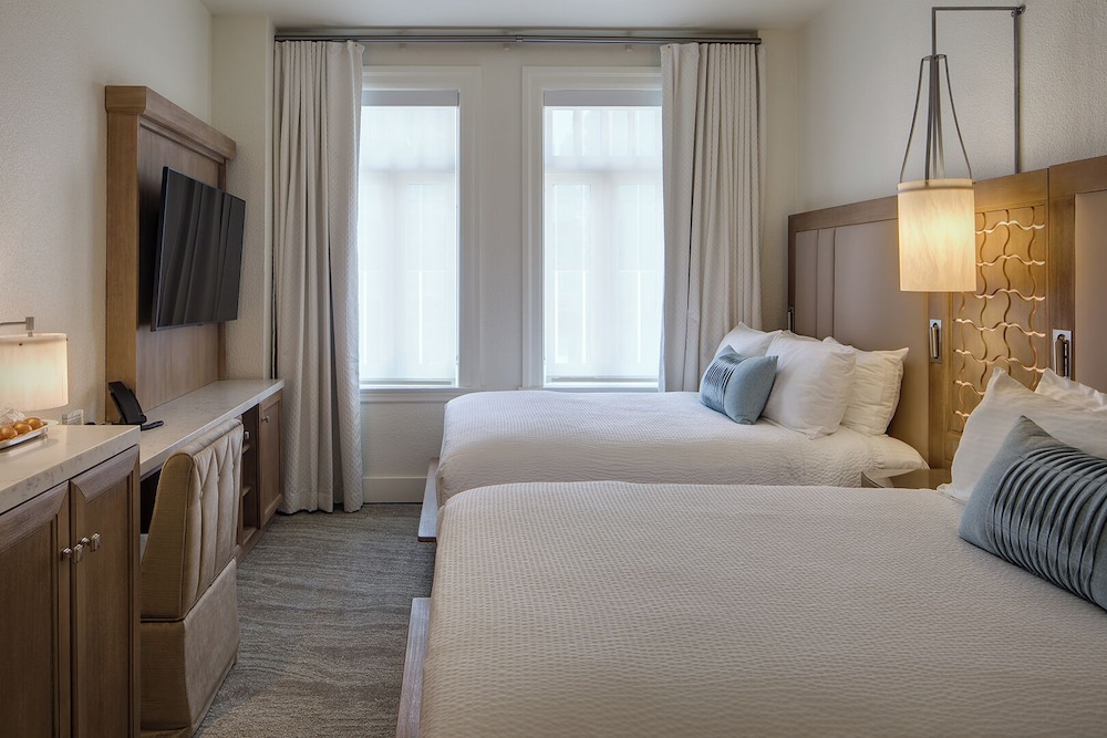 PREMIER, 2 DOUBLE BEDS, CITY SIDE