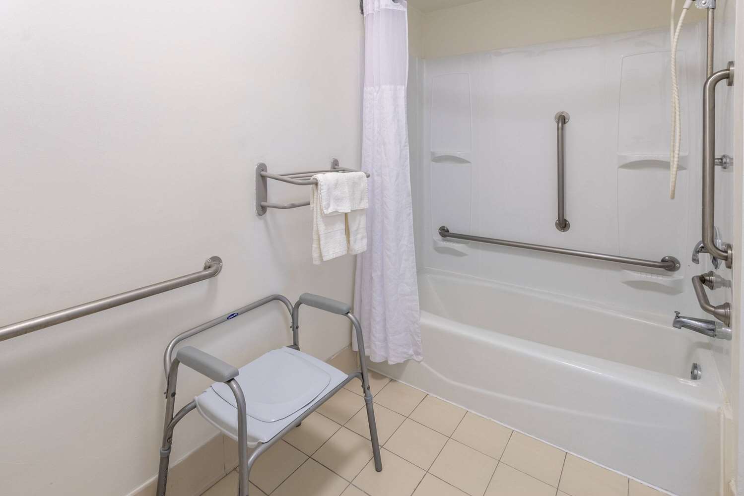 Studio6 Suites Jacksonville, NC 32/34