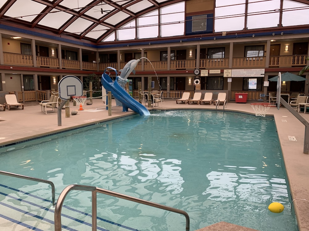 AmericInn by Wyndham La Crosse Riverfront Conference Center 11/45