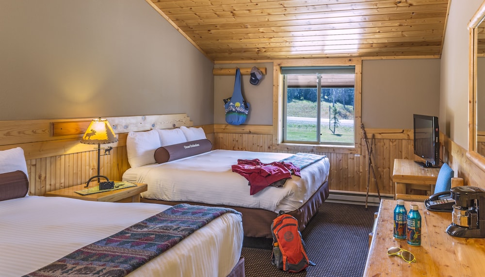 Lodge, 2 Queen Beds