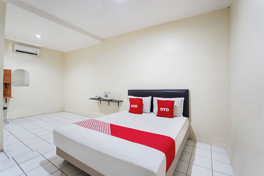 RedDoorz Plus near Galaxy Mall 16/39