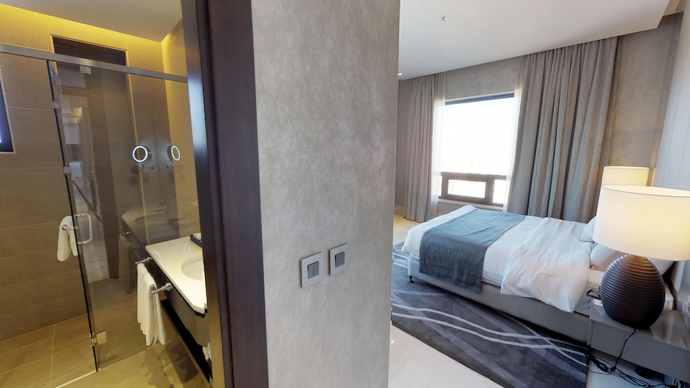 The House Boutique Suites 8/68