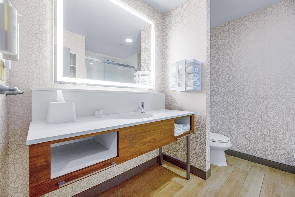 Study, King Bed, Sofa, Hampton Inn & Suites New Braunfels 10/10