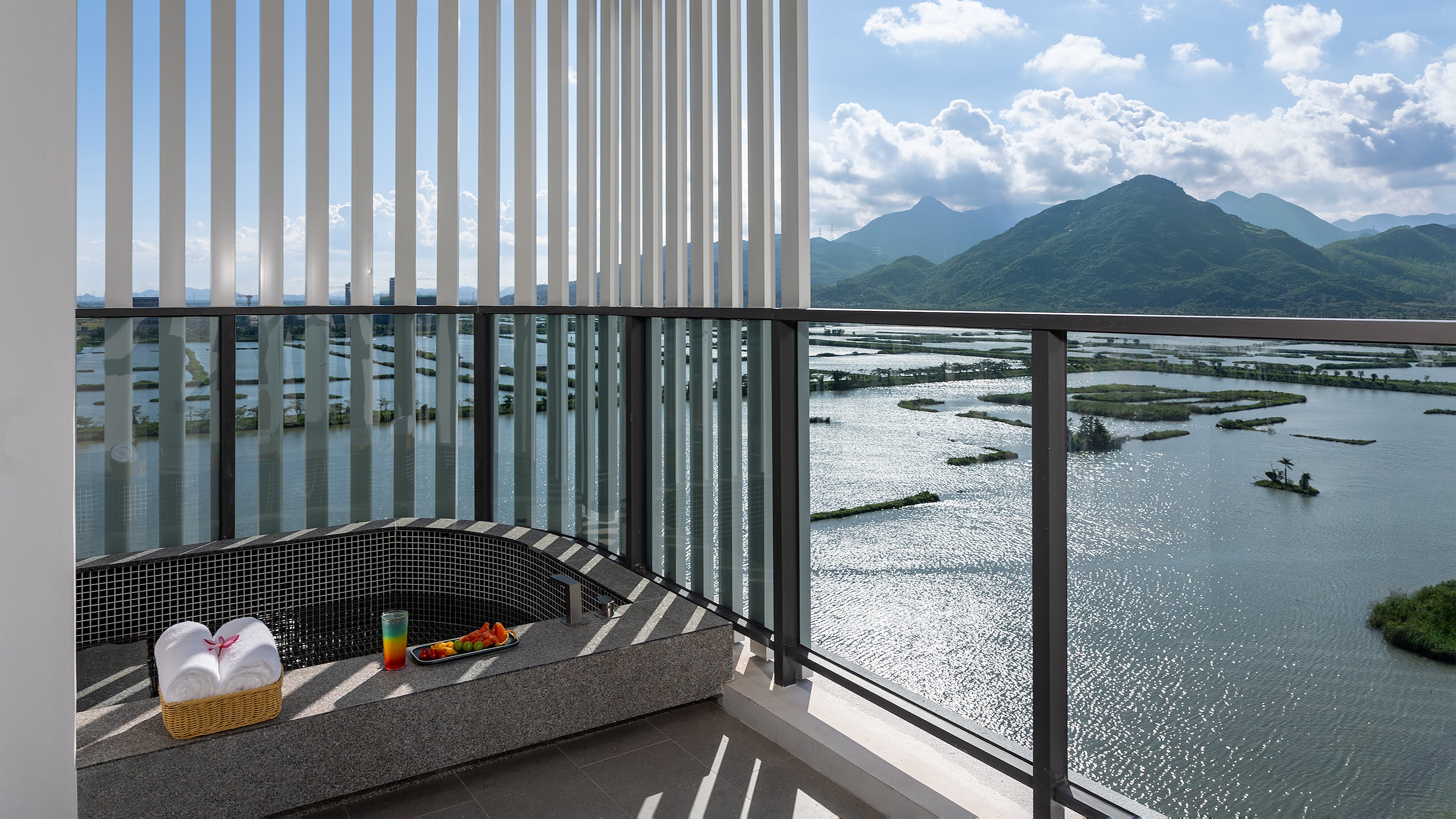 Holiday Inn Express JIANGMEN YINHU BAY 24/50