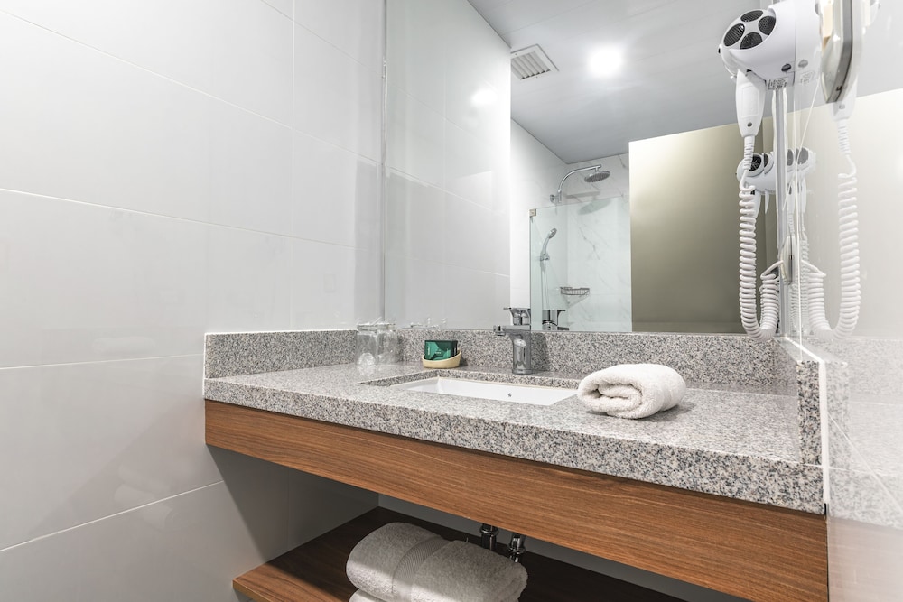 DEL PRADO HOTEL 10/48