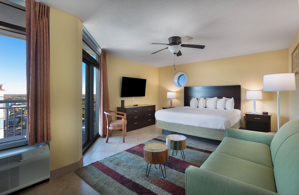 STANDARD, KING BED, PARTIAL OCEAN VIEW, BALCONY