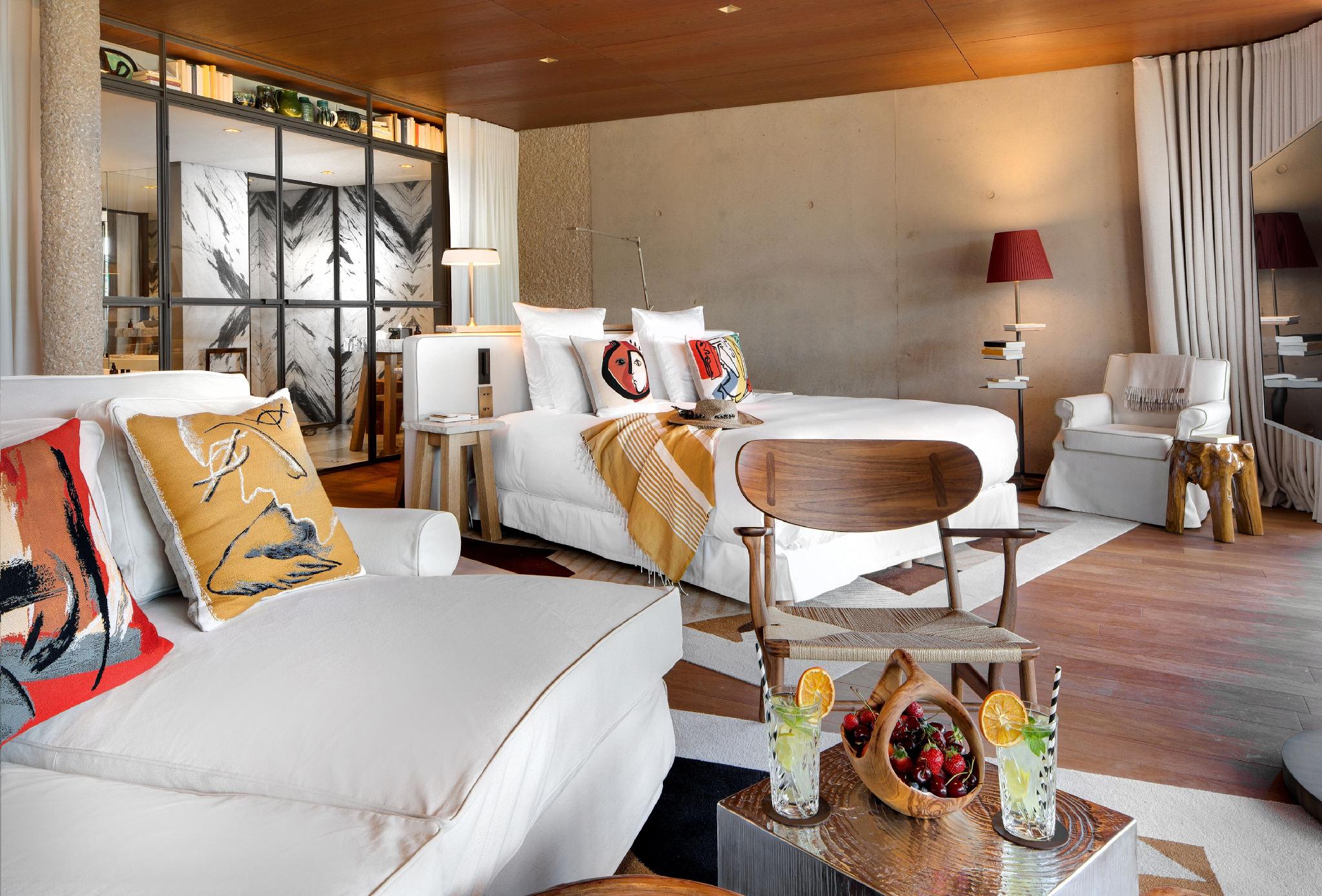 Lily, Suite, King Bed, Sea View