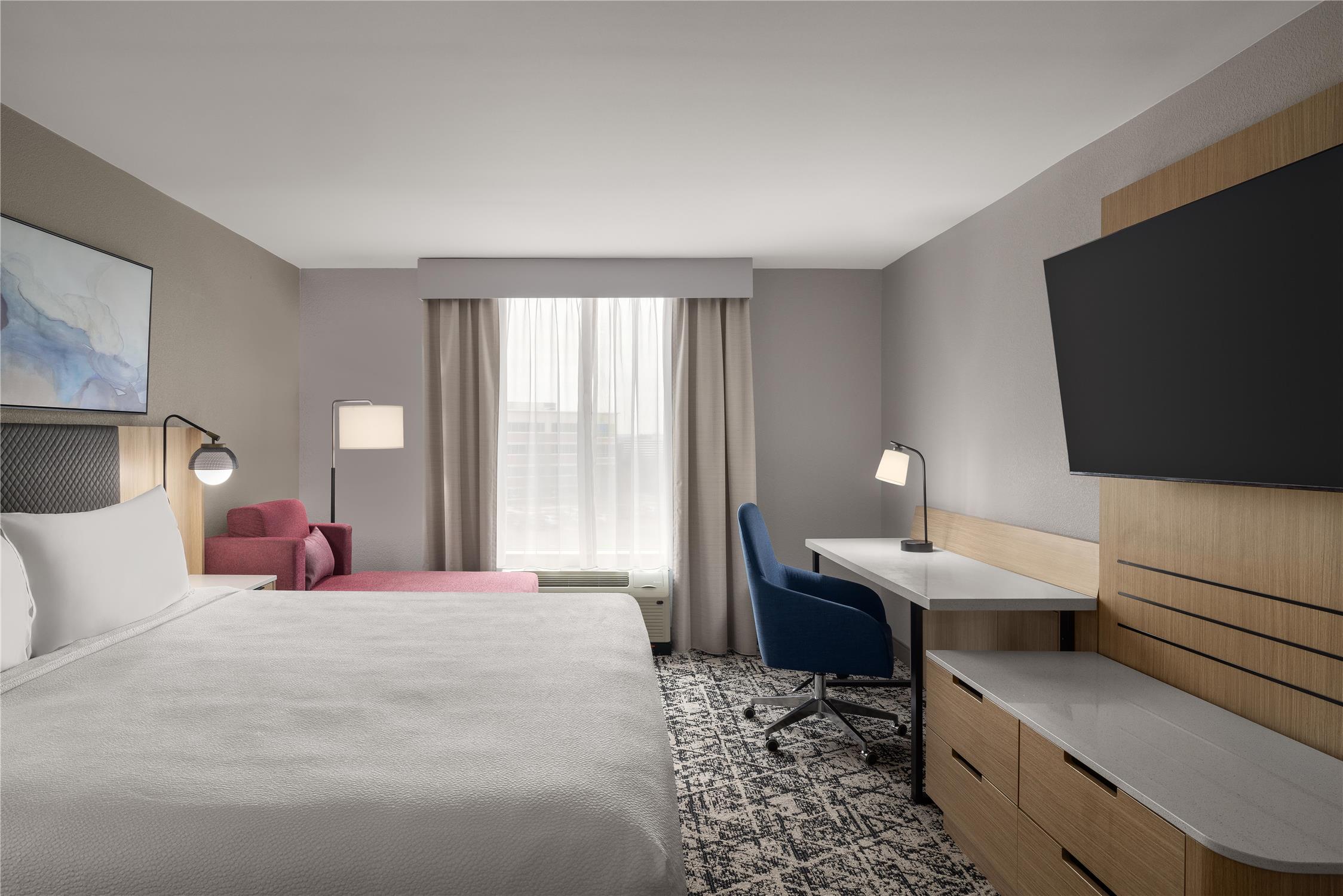 Standard, King Bed, Chaise Lounge
