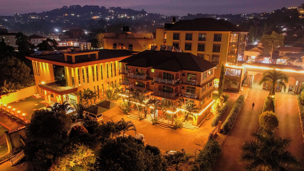 Nican Resort Hotel 8/50