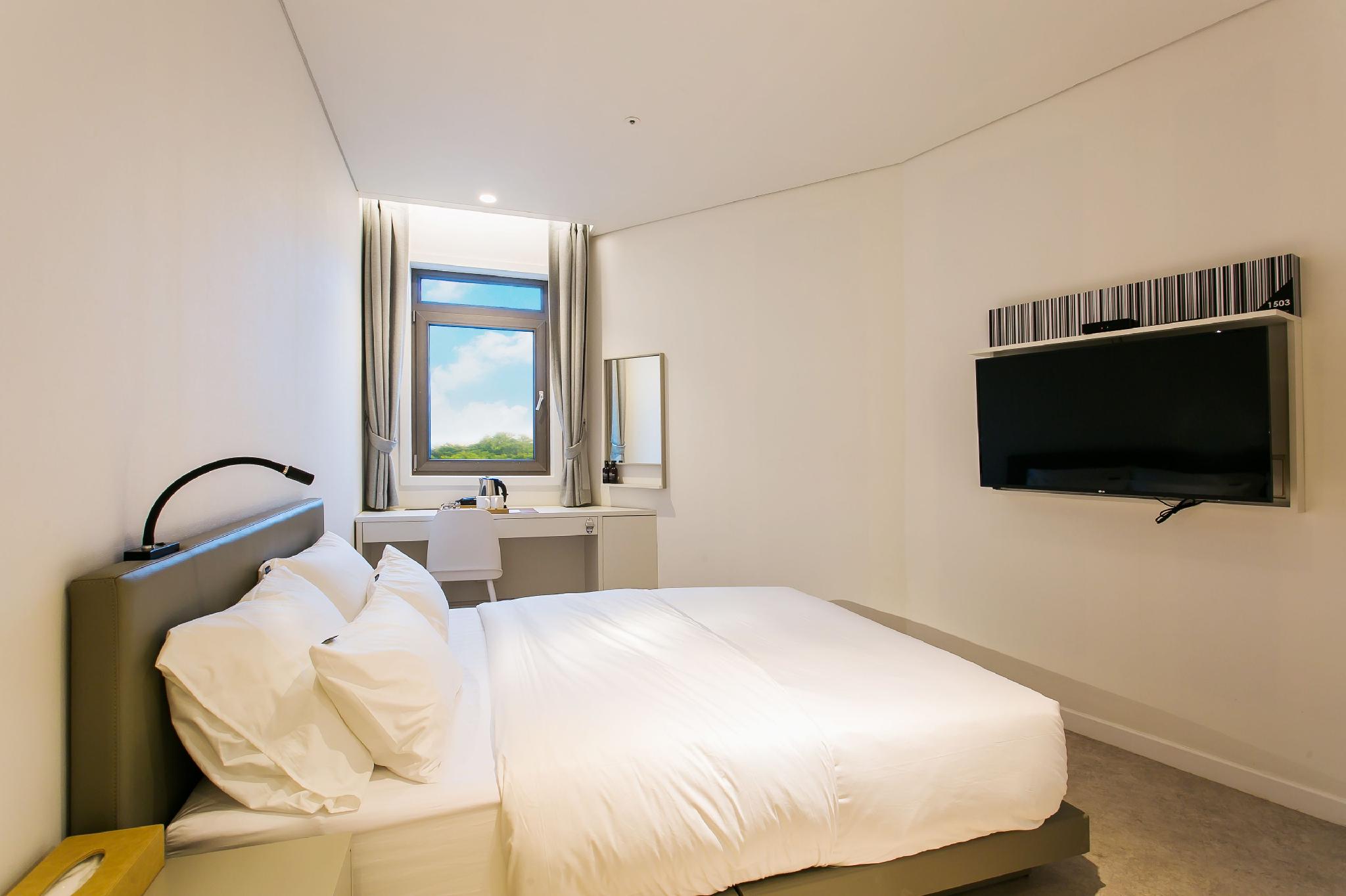 STANDARD, DOUBLE BED, NO PARKING