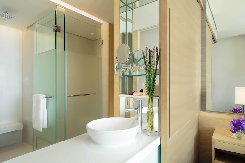 Avani Riverside Bangkok Hotel 70/72