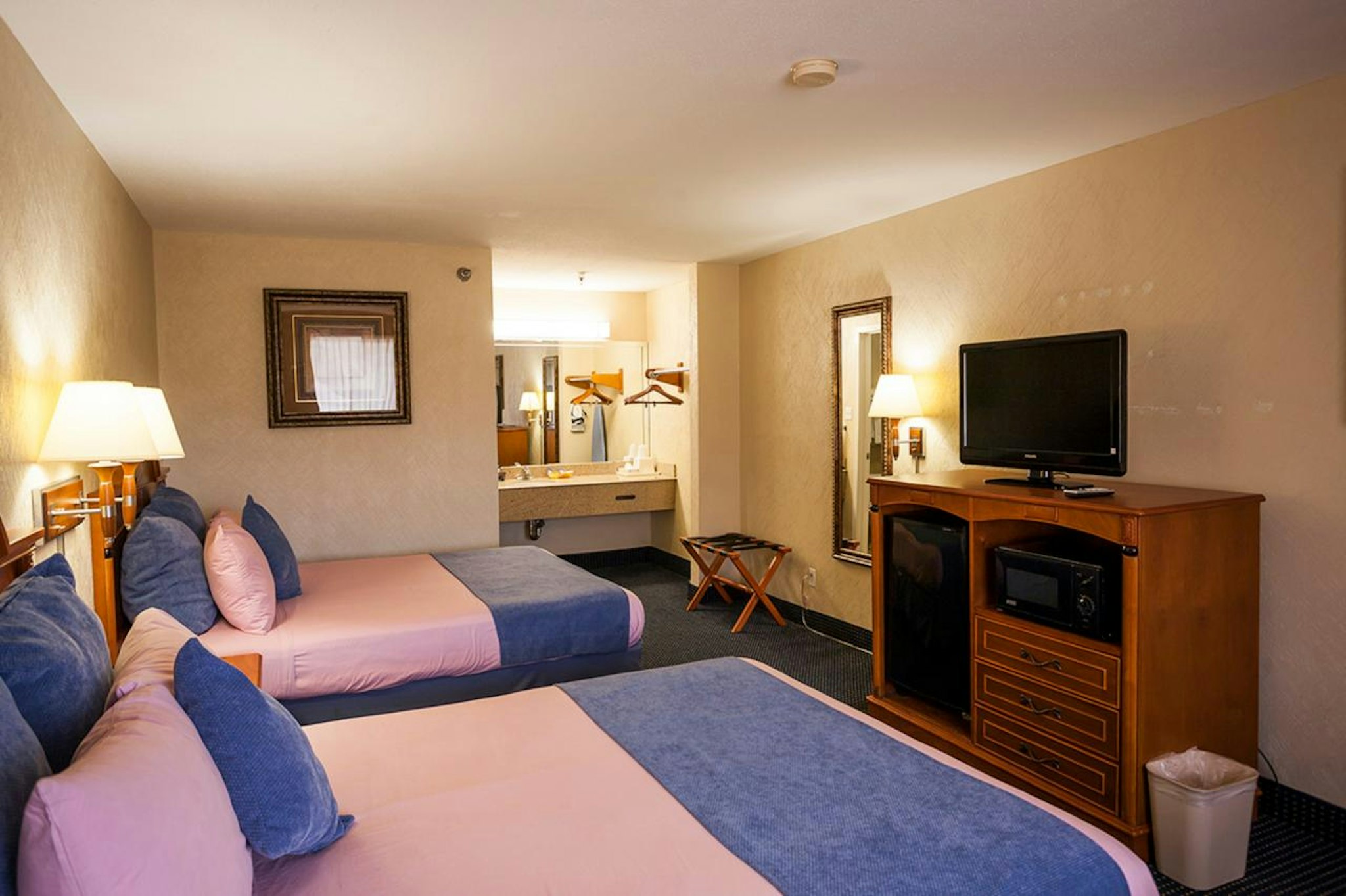 Downtowner Inn And Suites 8/12