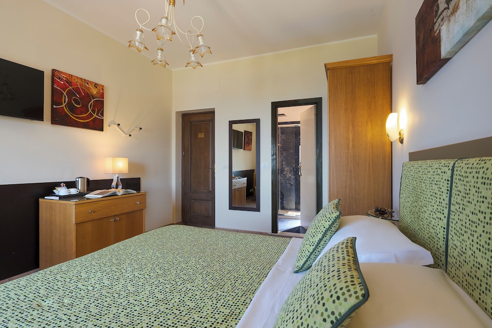 Hotel La Pensione Svizzera 26/79