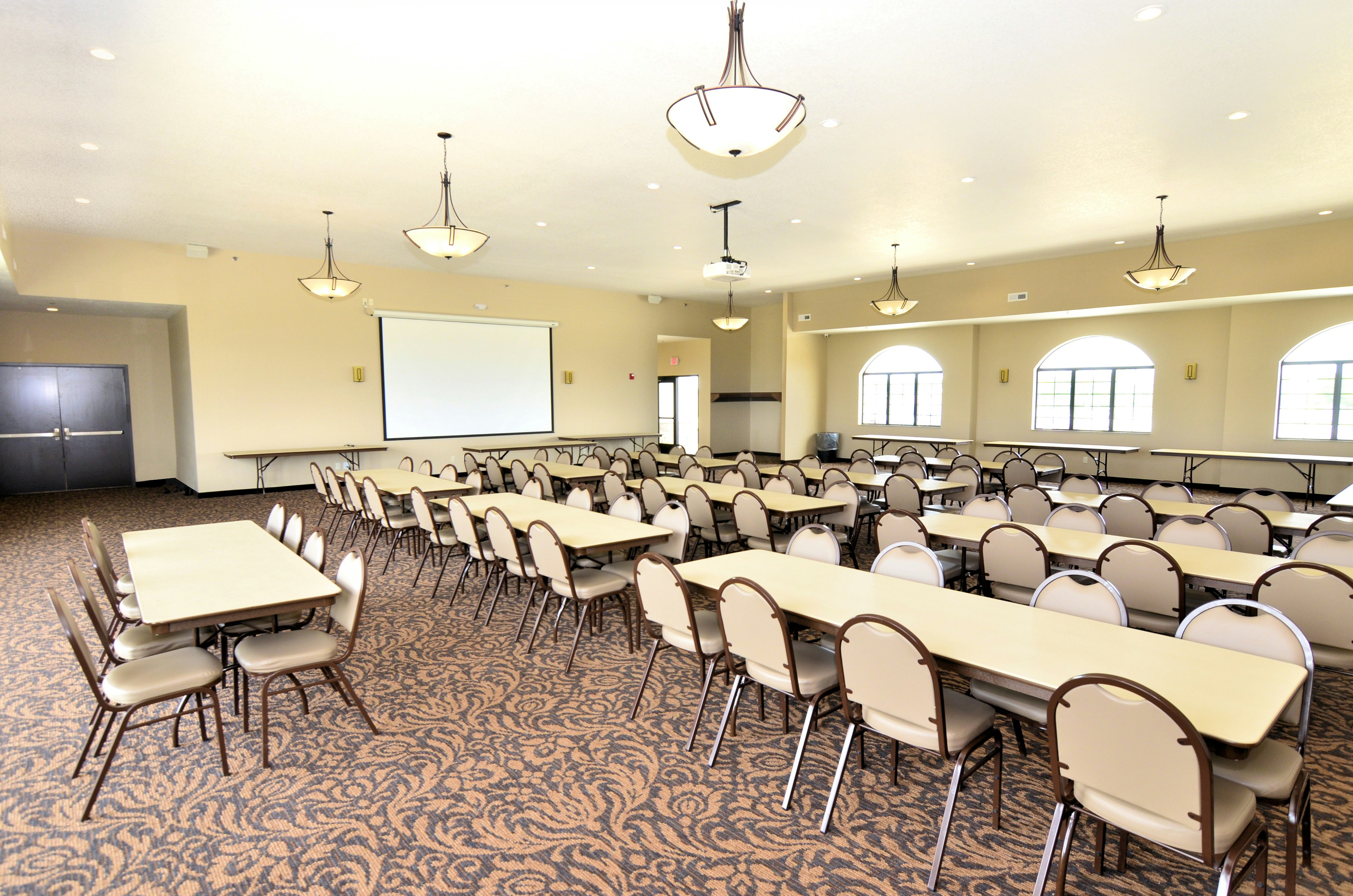 Cobblestone Inn & Suites - Holstein 40/48