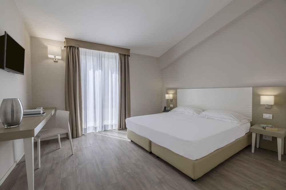 Deluxe, Double Bed, Mountain View