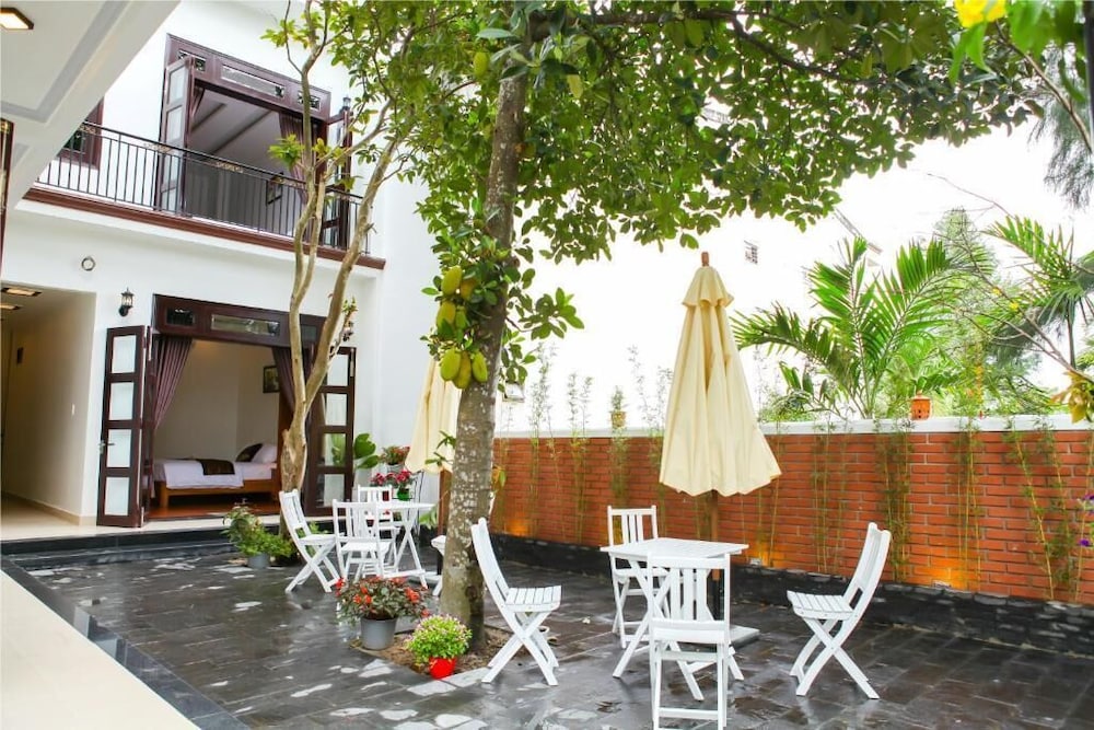 BLUE LAKE HOMESTAY 11/56