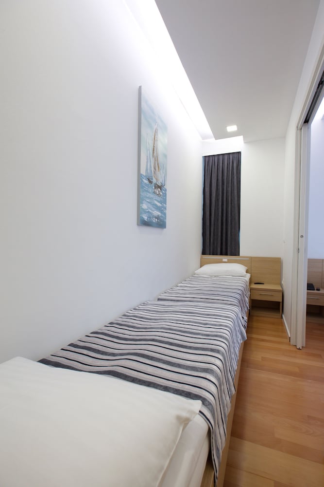 DELUXE, SUITE, HOT TUB
