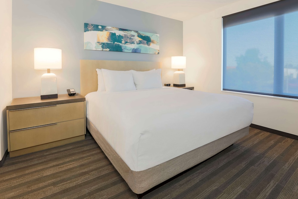 1 Bedroom, Suite, King Bed, Sofa, Kitchen