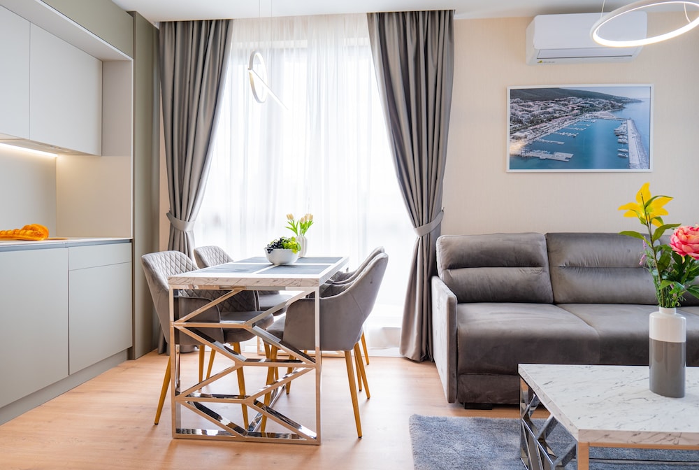 Harmony Suites 11, 12 Grand Resort 28/50