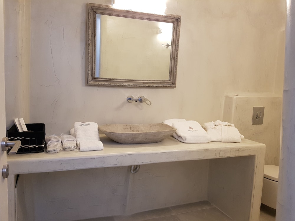Adamant Suites - Adults Only 65/69