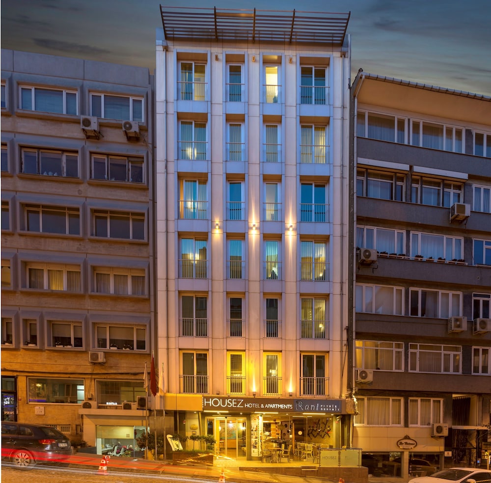 Housez Suites 2/65