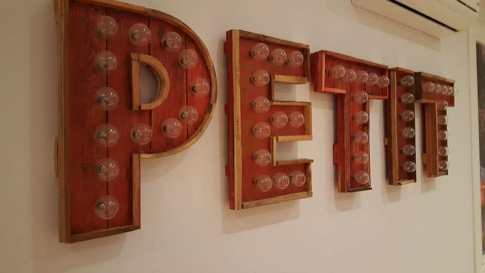 Petit Hotel 30/48