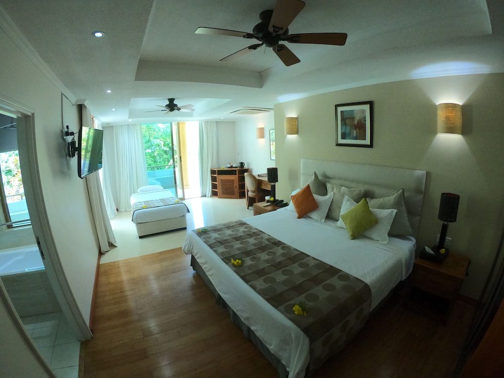CROWN BEACH HOTEL 16/50