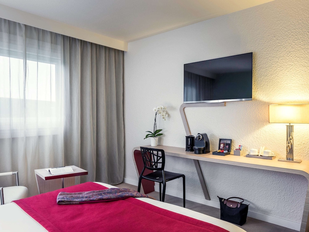 Hotel Mercure Paris Le Bourget 61/74