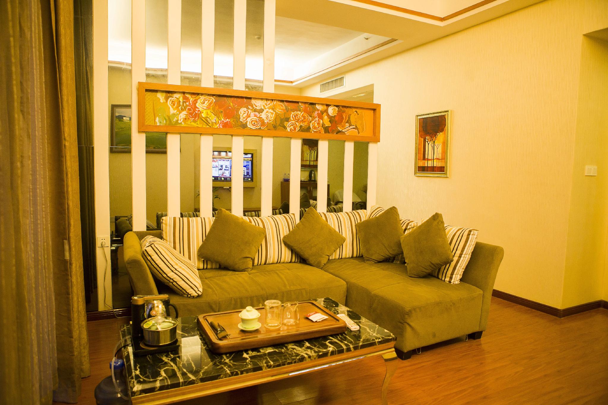 Rongzhou Hotel 24/26