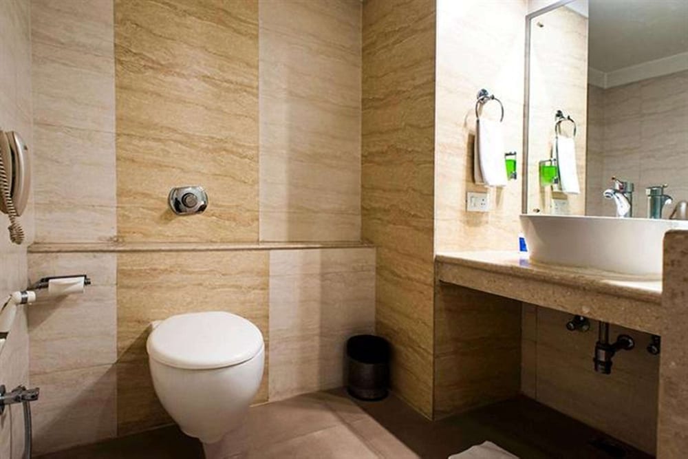 Hotel Legend Sarovar Portico 24/28