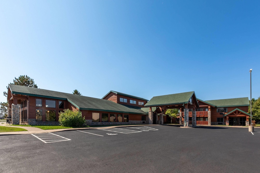 Shell Lake Lodge, a Travelodge by Wyndham 51/55
