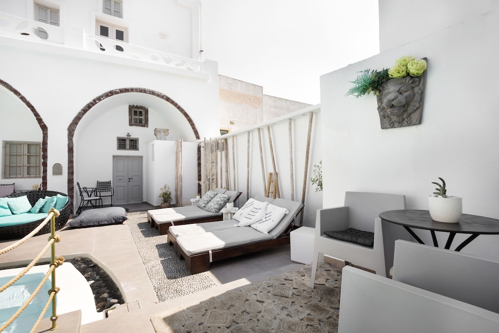 The Museum Project Oia 46/69