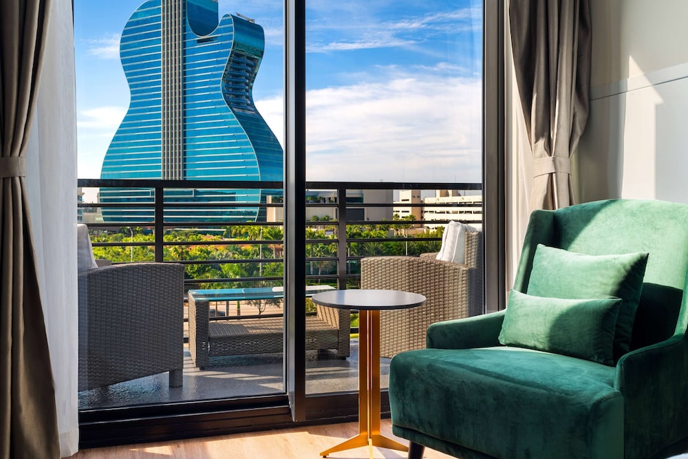 Dolce by Wyndham Hollywood 49/74