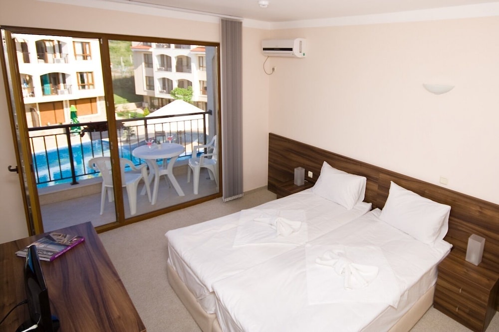 PARADISE BAY RESORT 22/80