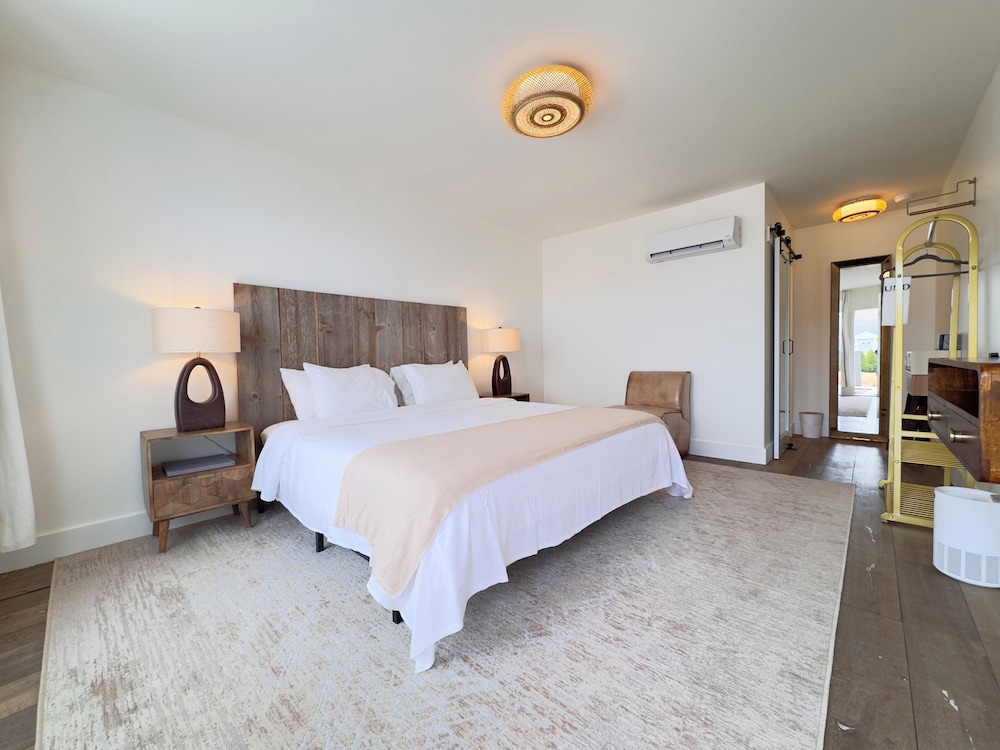 Whitewater, Garden, King Bed