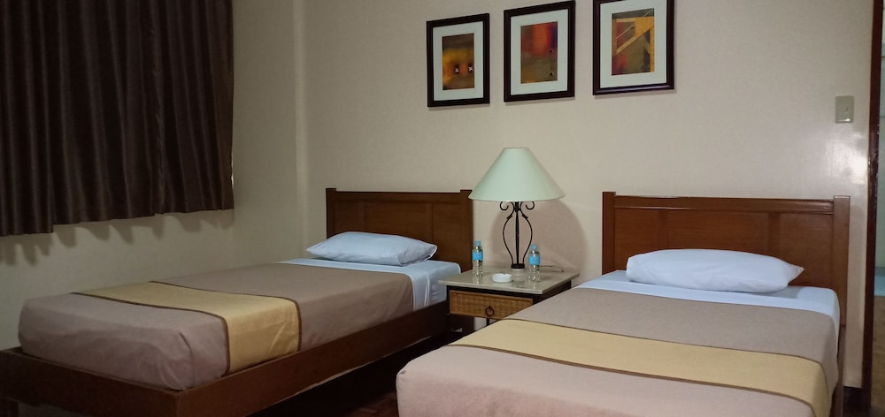 Tropicana Suites 18/74