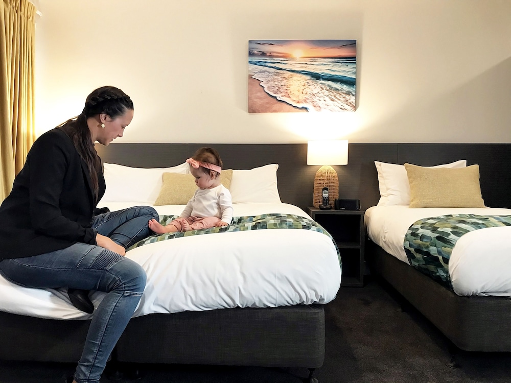 Carnmore Hotel Takapuna 31/65