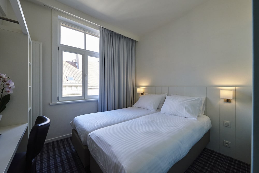 Leopold Hotel Ostend 12/72